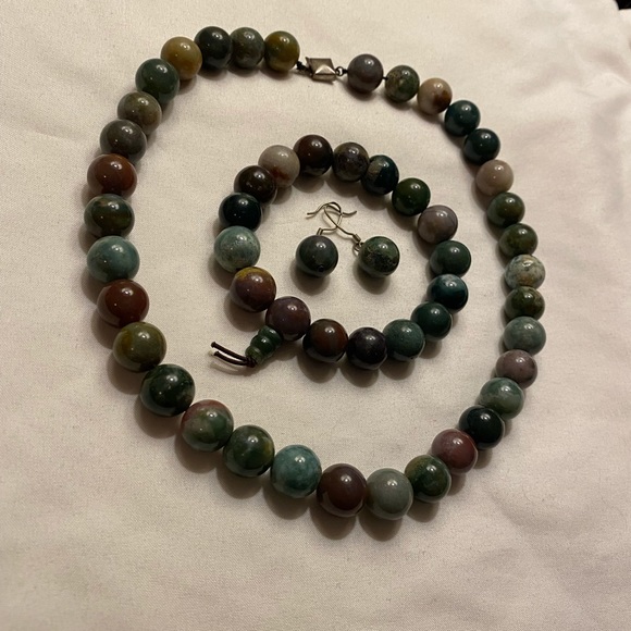 Jade Jewelry Set - Picture 2 of 3